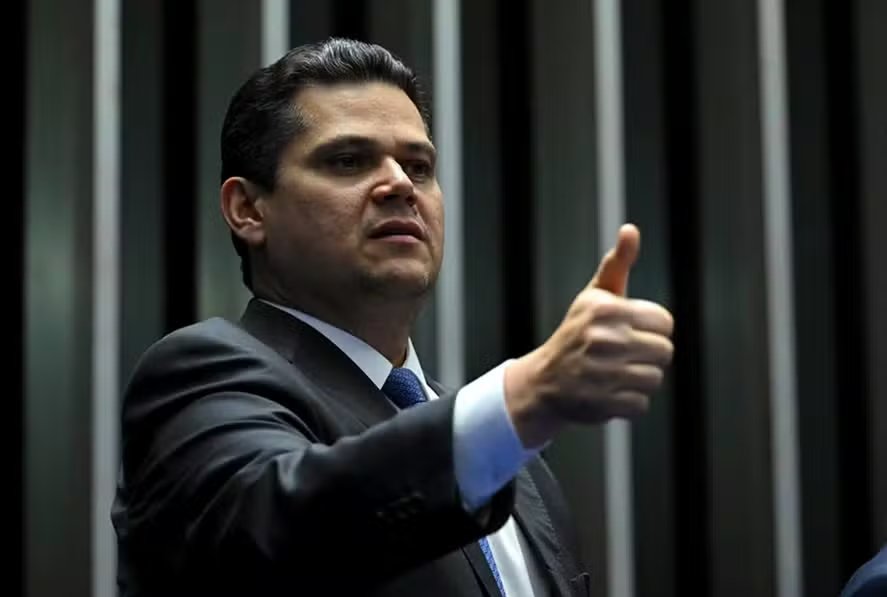 Amapá, Mangueira e R$ 10 Milhões: Polêmica, Cultura e Política no Carnaval