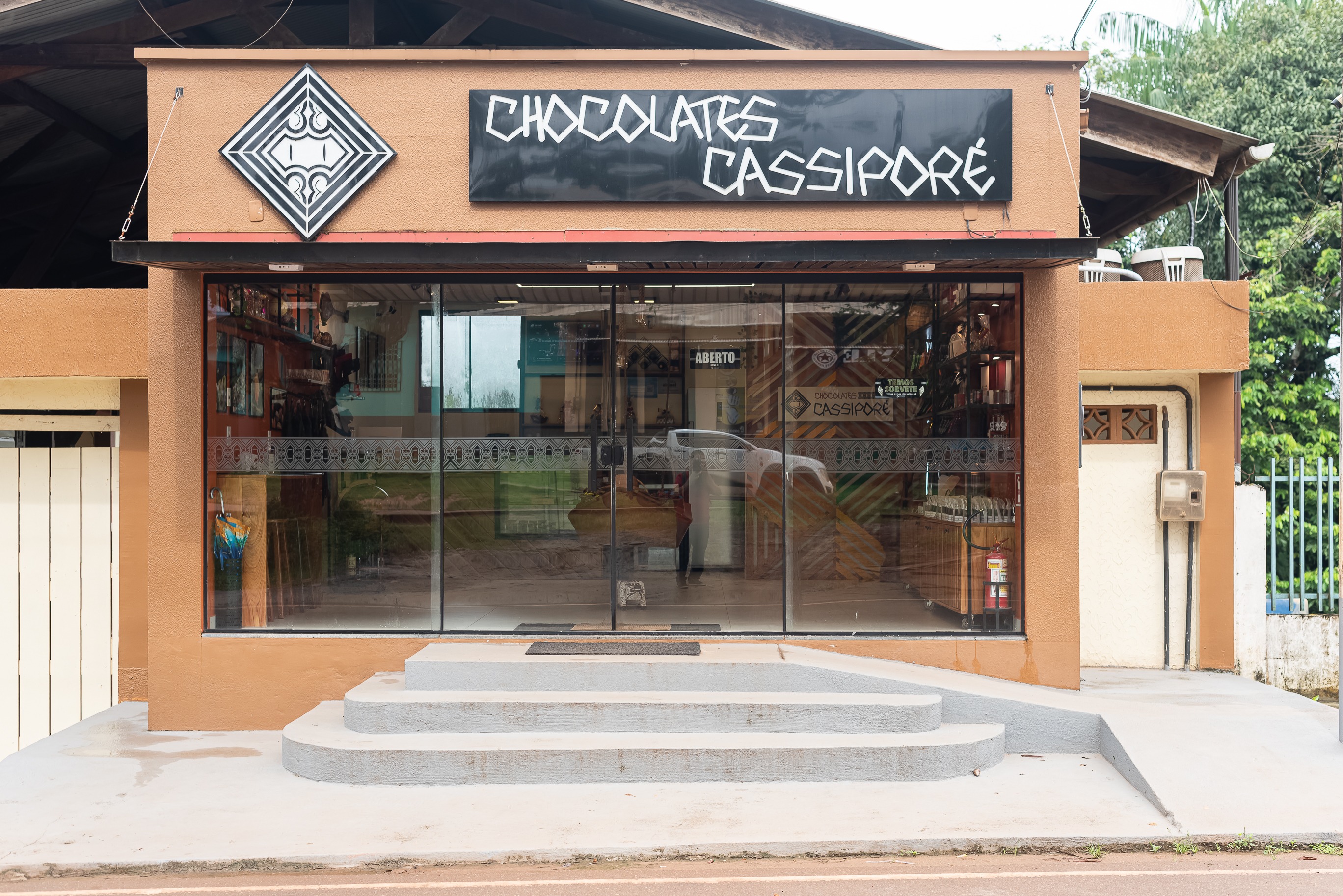 Fachada Chocolate Cassiporé
