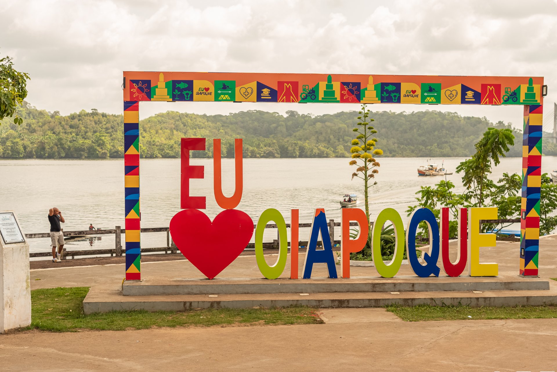 Letreiro Eu ❤️ Oiapoque